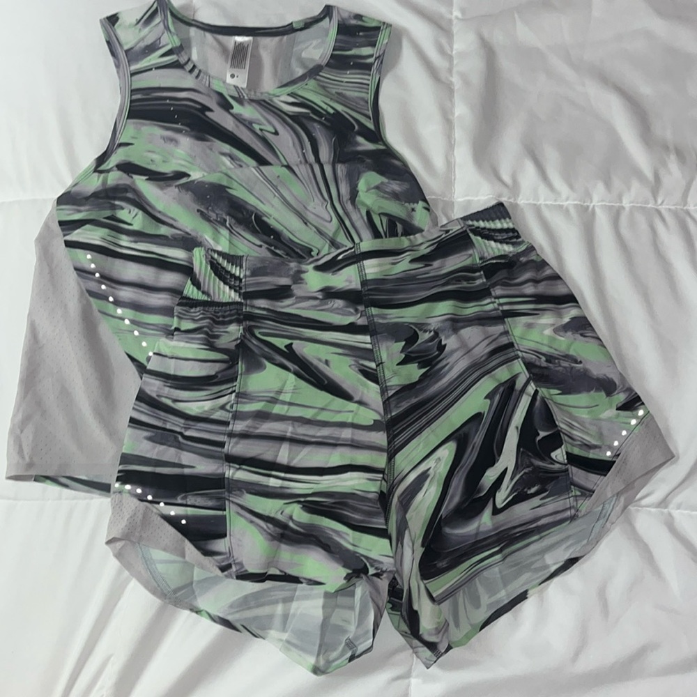 LULULEMON limited edition matching workout set